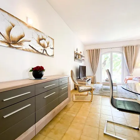 Charmoso Em Zona Calma Com Piscina #1879 لاغوس