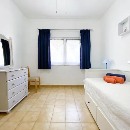 Charmoso Em Zona Calma Com Piscina #1879