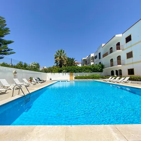 Charmoso Em Zona Calma Com Piscina #1879 لاغوس