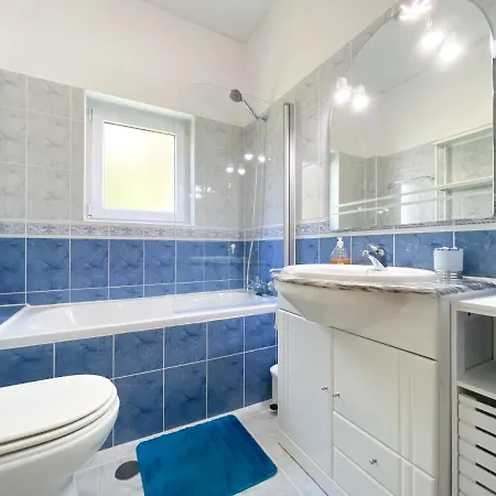 Charmoso Em Zona Calma Com Piscina #1879 لاغوس