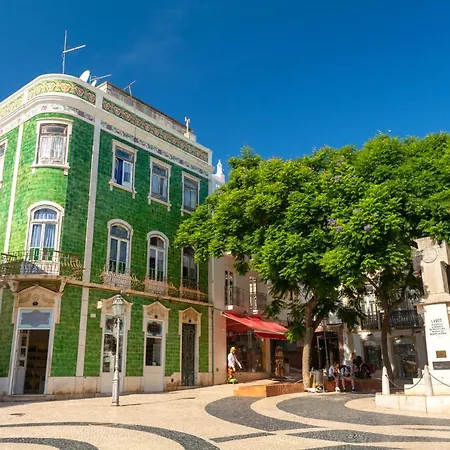 Charmoso Em Zona Calma Com Piscina #1879 لاغوس